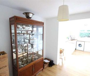 Sherwood Crescent, Benfleet, Essex, SS7 - Photo 2