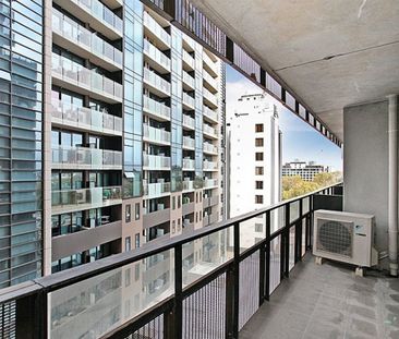 Fully Furnished One-Bedroom Apartment in Prime CBD Location - Photo 1