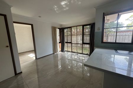 Low maintenance family home - Photo 4