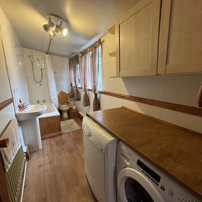 3 bedroom end of terrace house to rent - Photo 1