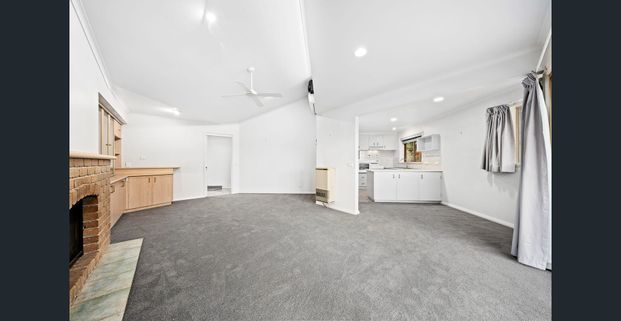 Stylish Unit with Decking, Two Bathrooms & Breathtaking Mountain Outlook - Photo 1