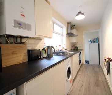 5 bedroom private hall to rent - Photo 3