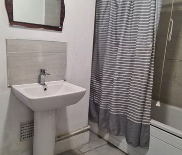 2 Bed Terraced House, Kent Street, SO14 - Photo 5