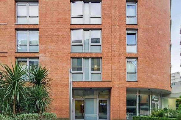 Plaza Gardens, East Putney, SW15 - Photo 1