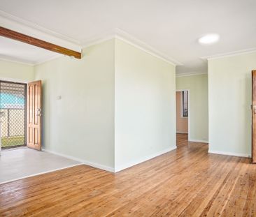 Neat and Cost Home In Colyton! - Photo 2