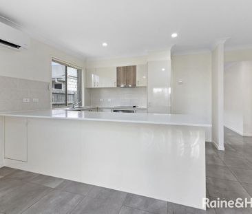 Modern Four Bedroom Family Home with Additional Lounge Area - Photo 4