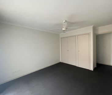 3 bedroom unit, Great Location! - Photo 2