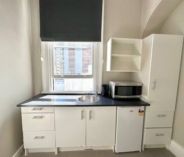 Ensuite Room for Rent in the Heart of Oxford Street - Photo 4