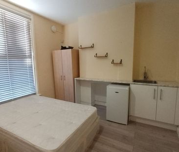 Studio Flat, Sandhurst Road, SE6 - Photo 6