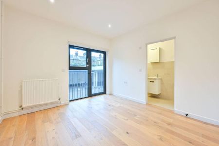 4 bedroom terraced house to rent - Photo 4
