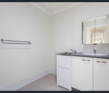 Modern and spacious 2 bedroom unit with two car spots! - Photo 6