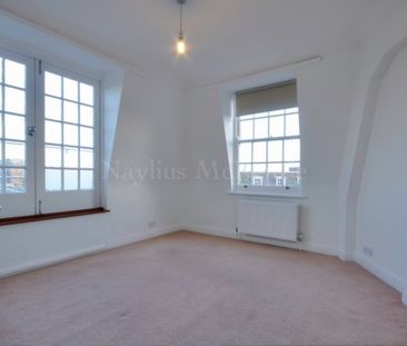 One double bedroom unfurnished top floor flat with a roof terrace - Photo 4