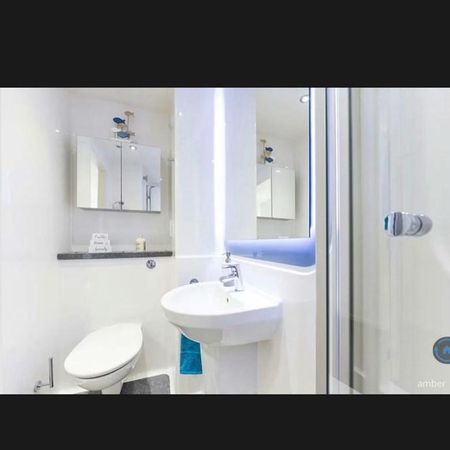 1 bedroom in a flat share to rent - Photo 4