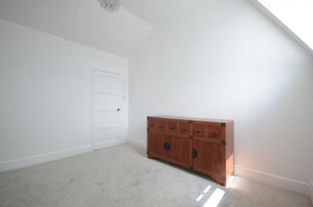 Sandhurst Lodge, Wokingham Road, Wokingham Road, RG45 - Photo 4
