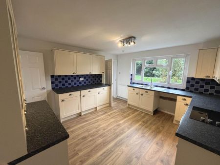 3 bedroom semi-detached house to rent - Photo 5