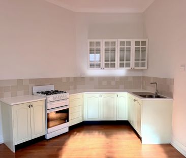 Beautifully Renovated Cottage in the Heart of The Junction - Photo 4