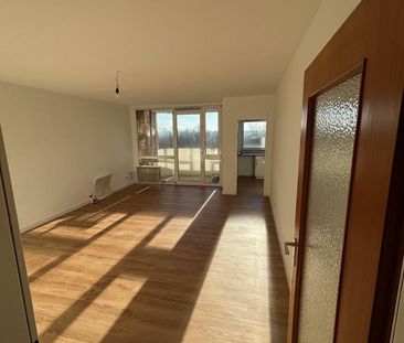 Modernisierte 2-Zi.-Wohnung (60 m²) mit sonnigem Balkon, EBK,TG + - Photo 3