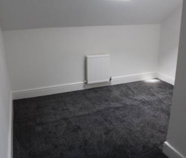 3 bedroom flat to rent - Photo 3