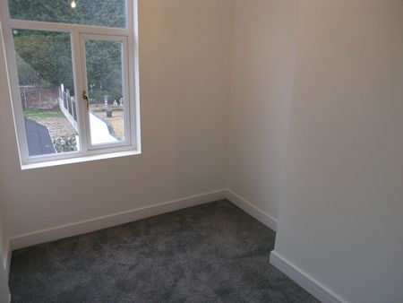 Victoria Road, Brierley Hill - Photo 5