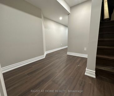 Detached Home For Lease | X8143910 - Photo 2