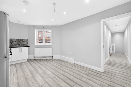 York Place, Ilford IG1 - Photo 2