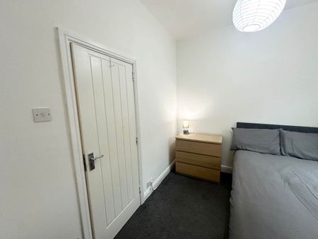 Glebe Avenue (Room 1), Kirkstall, Leeds - Photo 3