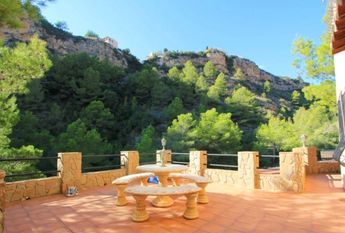 Villa for rent in Cumbre del Sol with 5 bedrooms