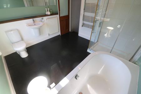 2 bedroom end of terrace house to rent - Photo 5