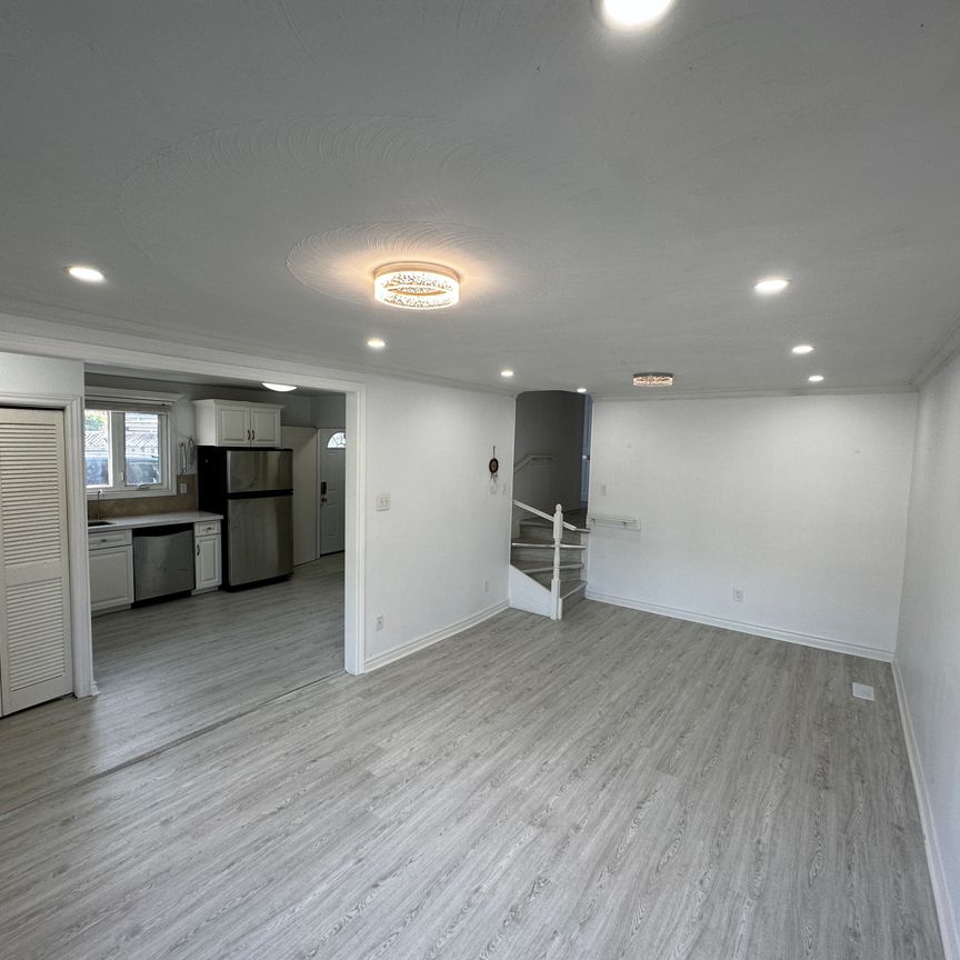 For Lease - 195 Penn Avenue Unit# Main floor only, Newmarket, Ontario - Photo 1