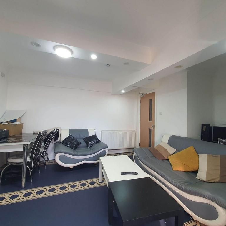 1 bedroom in a house share to rent - Photo 1