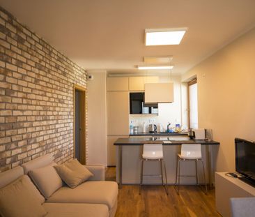 3 POKOJE Z ANEKSEM, BALKON, MIEJSCE POSTOJOWE - Photo 2