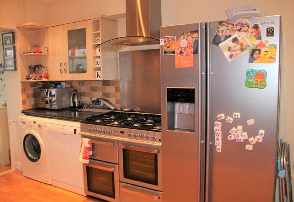 4 bedroom semi-detached house to rent - Photo 1