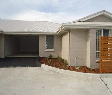 Modern 2 Bedroom Duplex - Photo 2