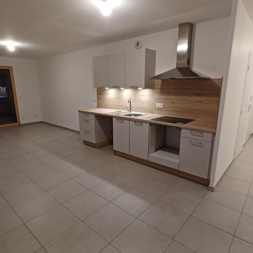 location Appartement T3 DE 63.1m² À BRON - Photo 2