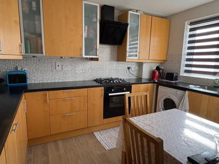 3 bedroom semi-detached house to rent - Photo 5