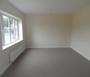 Holly Close, March, Manea - Photo 3