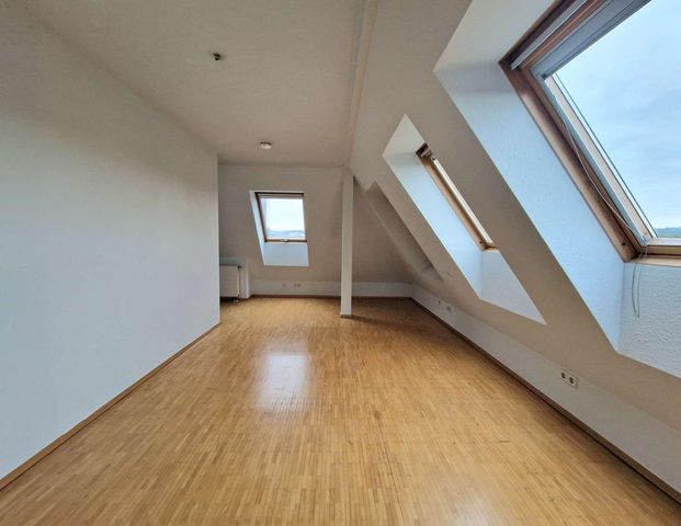 Exklusive Dachgeschoss-Maisonette Wohnung mit Kamin, EBK & Loggia - Photo 1
