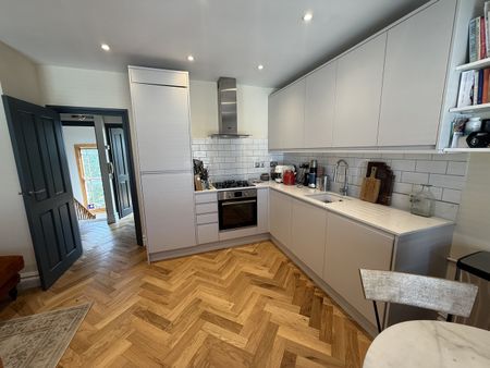 2 Bed Flat, Woodstock Rd, N4 - Photo 5