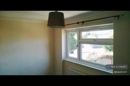 3 bedroom end of terrace house to rent - Photo 3