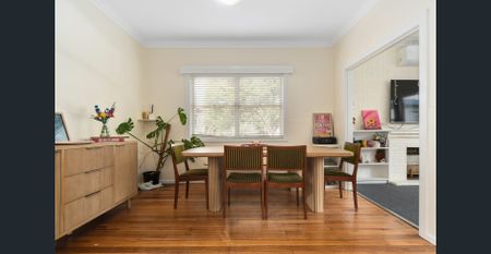 Bright, Spacious Living in the heart of Frankston - Photo 4