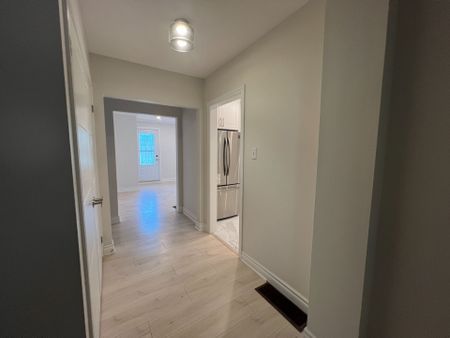 For Lease - 98 Thornton (Main Floor) Avenue, Bradford West Gwillimbury, Ontario - Photo 3