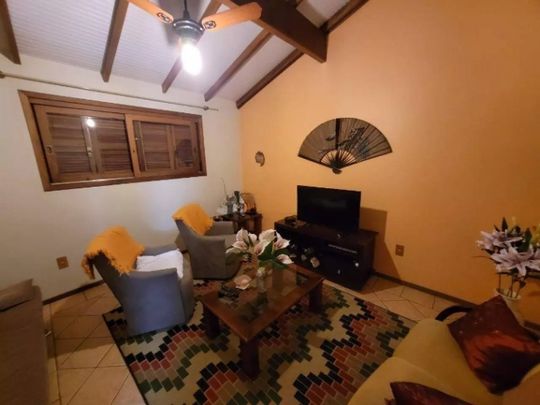 Casa com 3 quartos e 200m² para alugar em Auxiliadora, Porto Alegre. - Foto 1