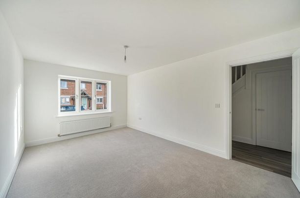 3 bedroom semi-detached house to rent - Photo 1