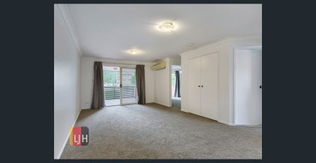 REFURBISHED, 2 BEDROOM APARTMENT IN NEWMARKET - Photo 2