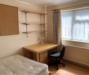 4 bedroom terraced house to rent - Photo 3