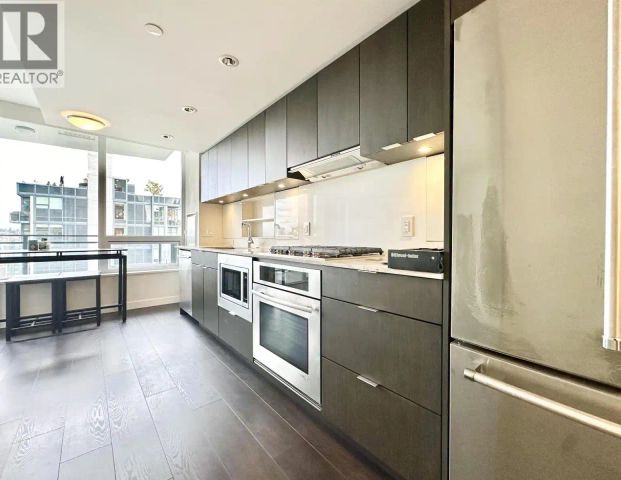 1103 111 1ST E AVENUE — 1 Bedroom - Photo 1