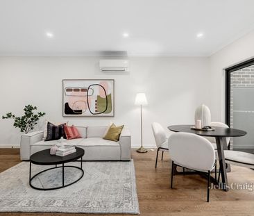 2/14 Stanley Grove, Blackburn - Photo 1