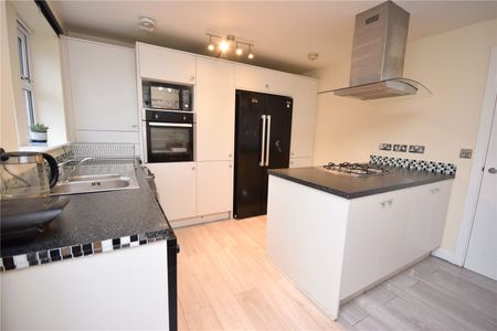 21, Maple Gardens, Leeds, West Yorkshire, LS6 1FL - Photo 3