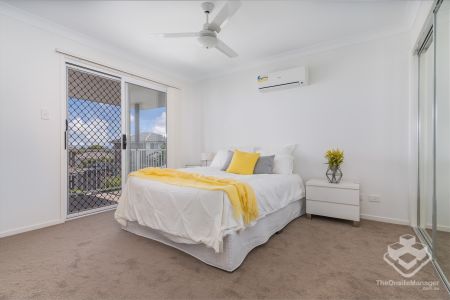 IMPRESSIVE 3 BEDROOM TOWNHOUSE - Photo 3