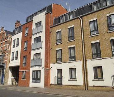2 bed to rent in High Street, Rochester, ME1 - Photo 1